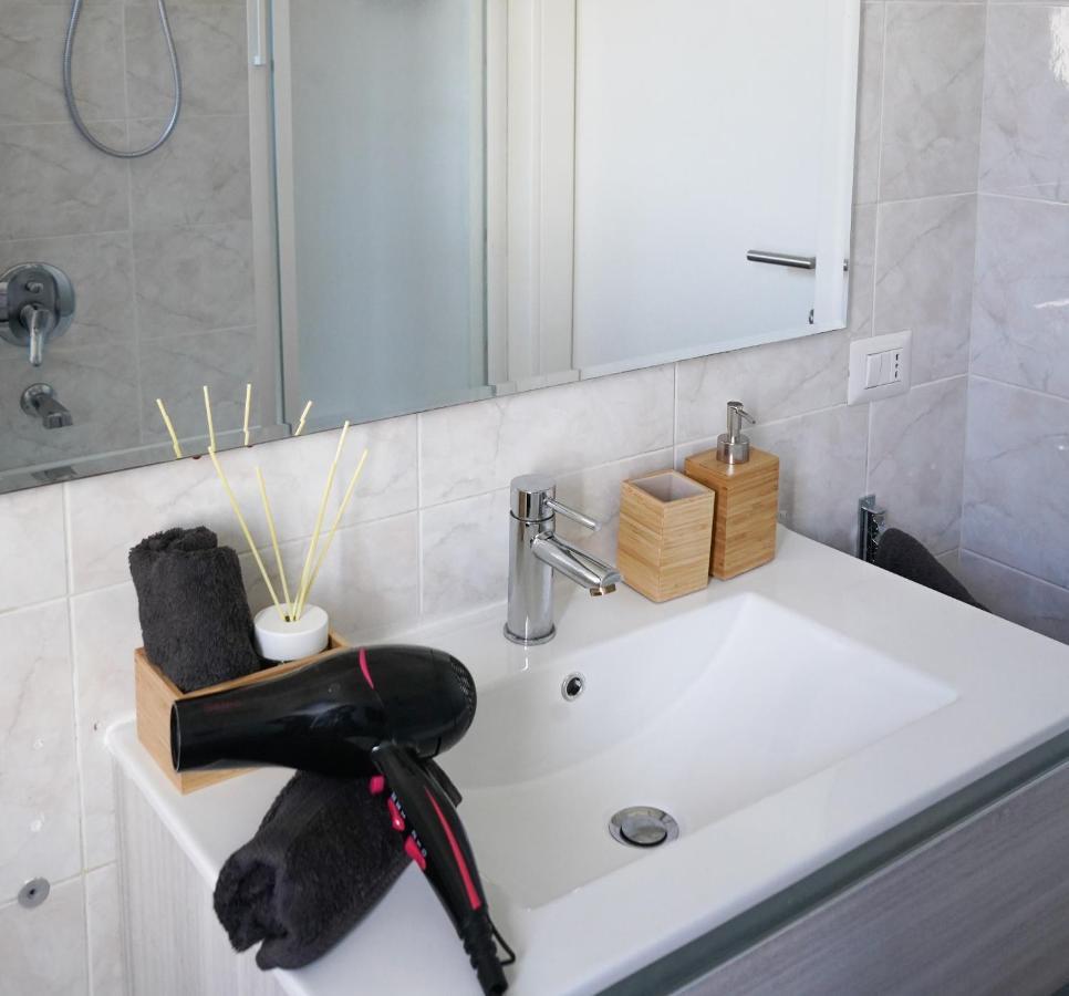 10 Min From The Airport-Wifi-Free Parking Samarate Exterior foto